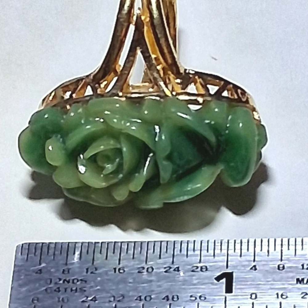 * Vintage Crown Trifari Big Green Faux Jade Flower Gold Tone Ring